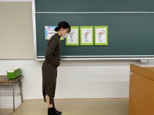 お辞儀の角度を使い分けられますか 名古屋女子大学短期大学部